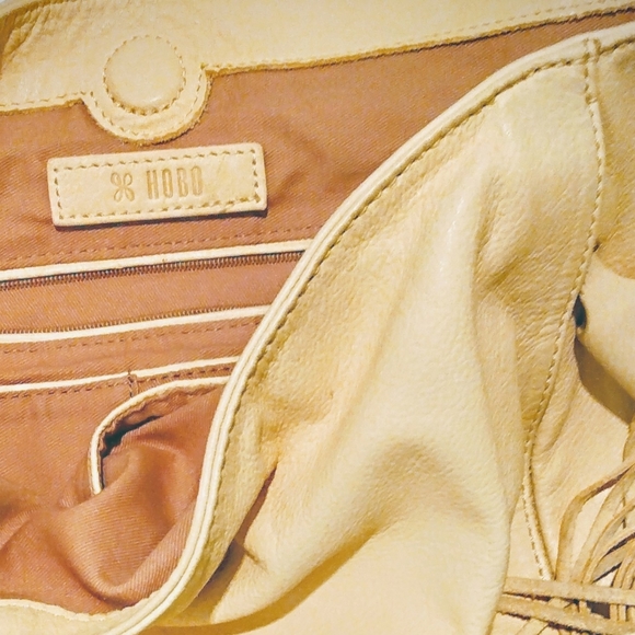 HOBO International Leather Purse - Picture 4 of 9